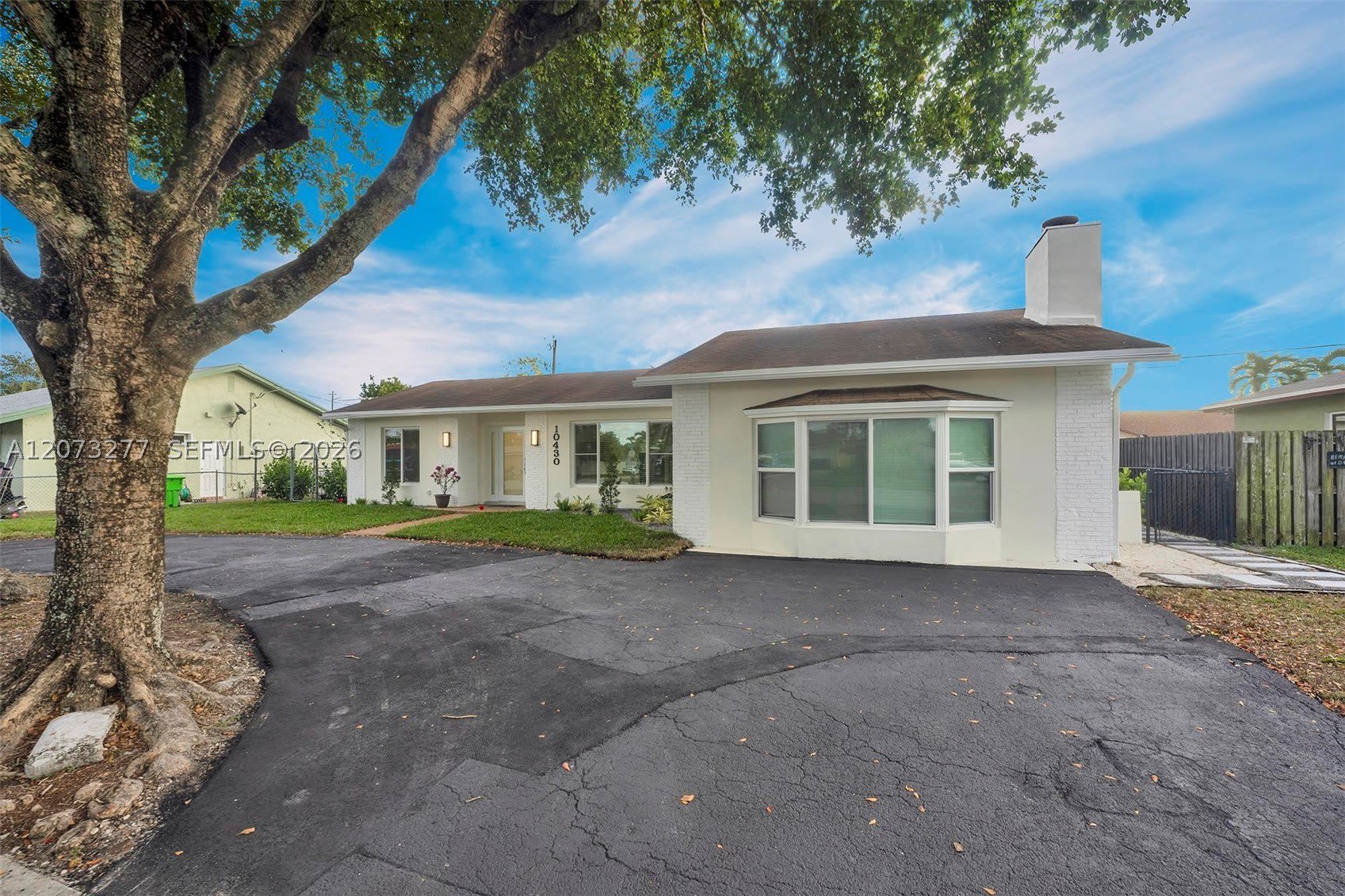 10430 Sunset Strip – photo 2