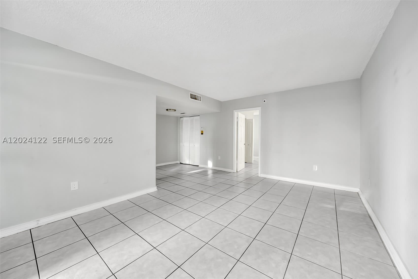 2011 Bay Dr – photo 2