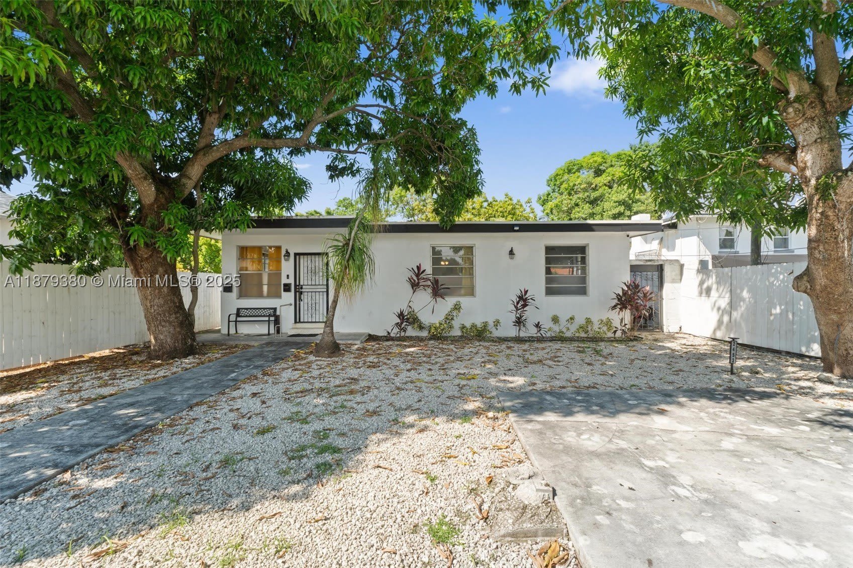 2453 SW 17th St – photo 1