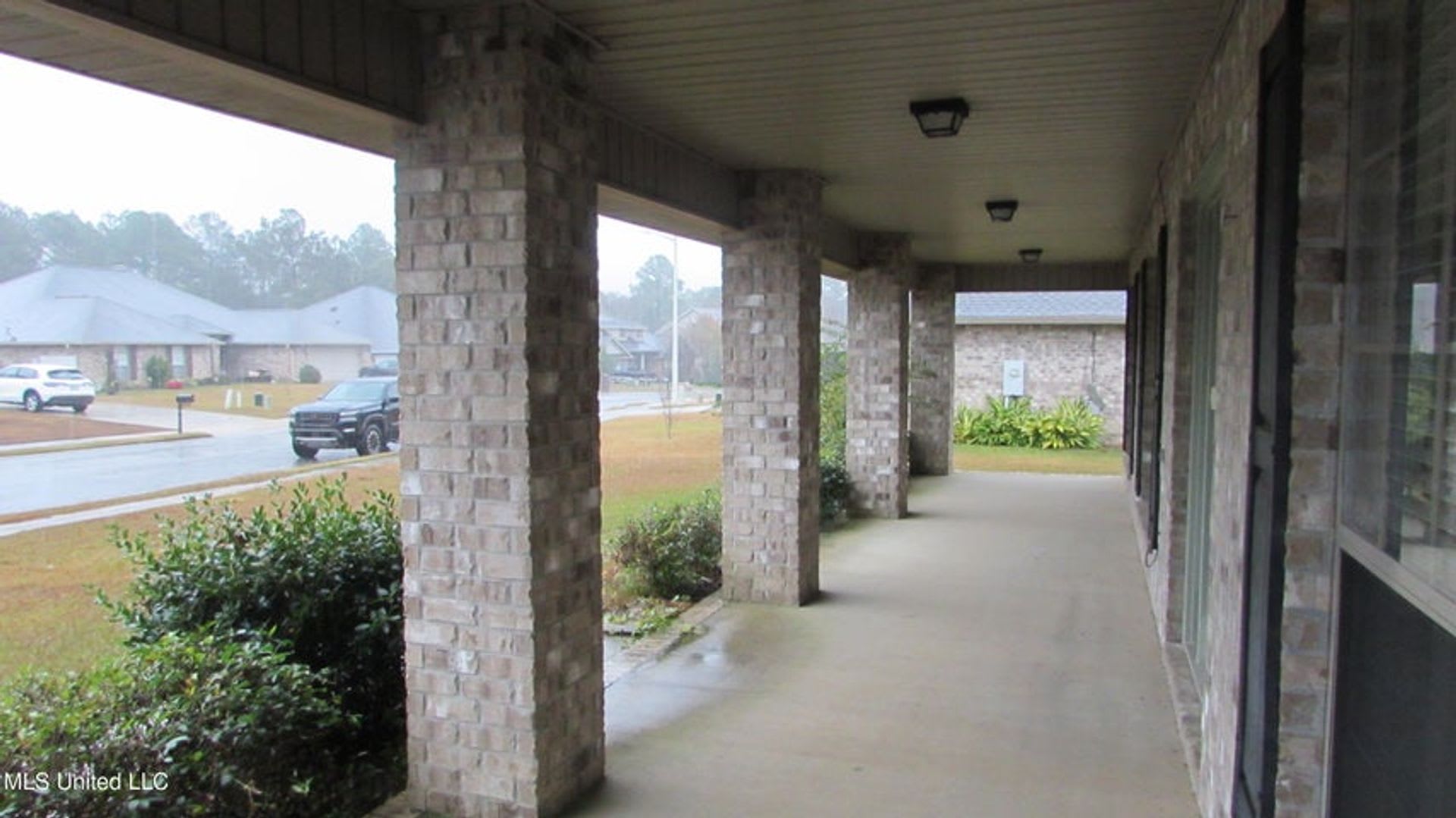 Over 3000sf – photo 2