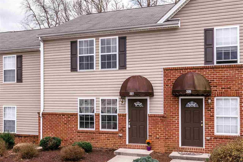 Townhouse for Rent in Beacon Hill – photo 1