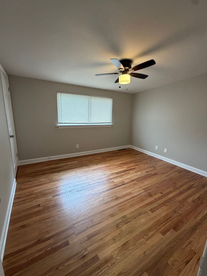 NEWLY RENOVATED!! 2 BEDROOM TOWNHOME (500.00 off FIRST FULL MONTHS RENT ) – photo 3