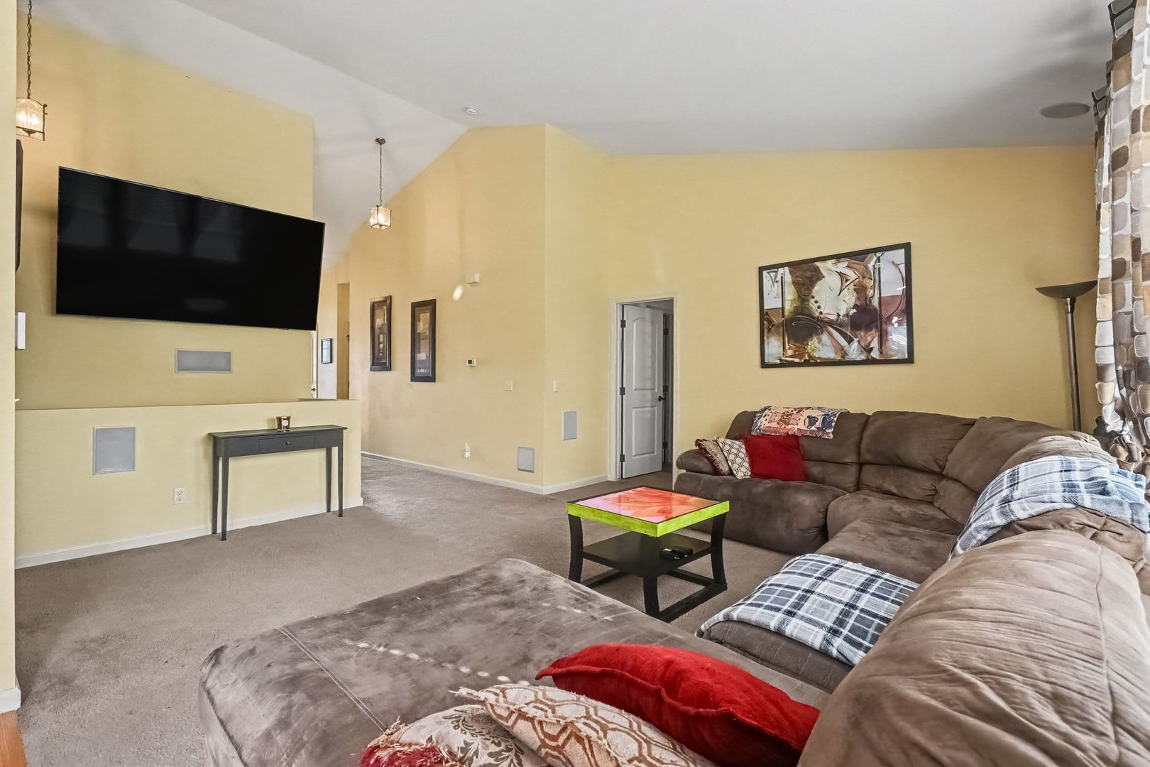 Great Location Near Chalco Hills Recreation Area – photo 3