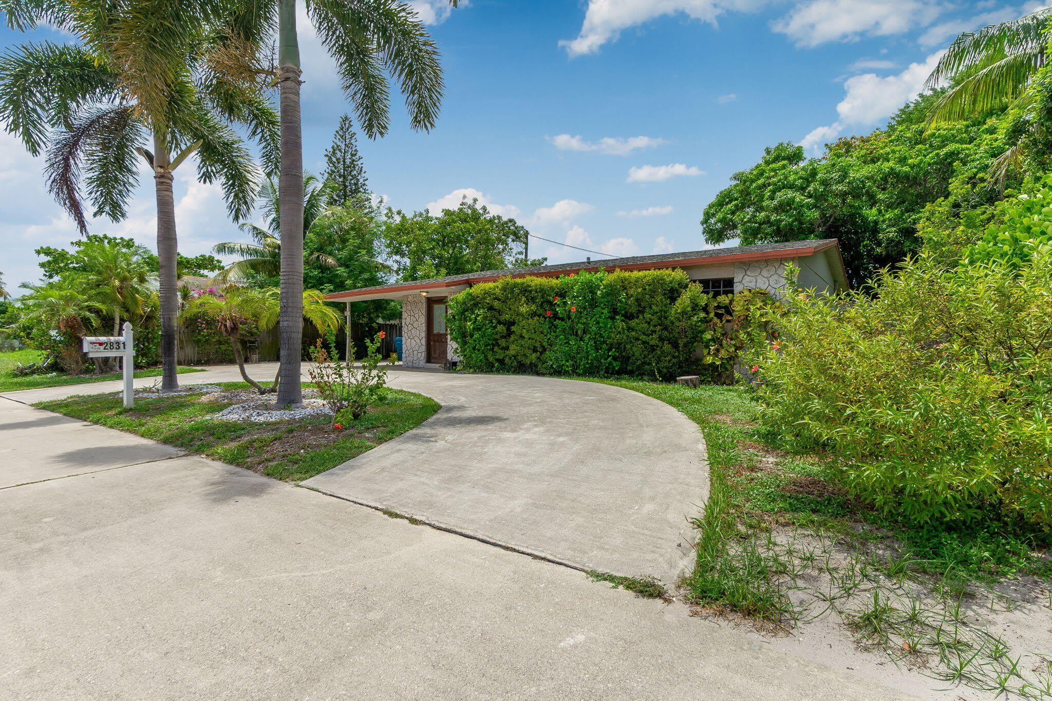 2831 N Seacrest Boulevard – photo 2
