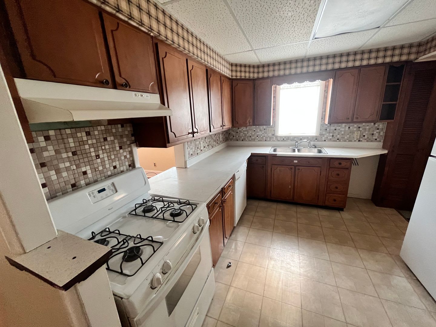 Beautiful 3 bedroom/2 bathroom Home W/ A Garage – photo 4