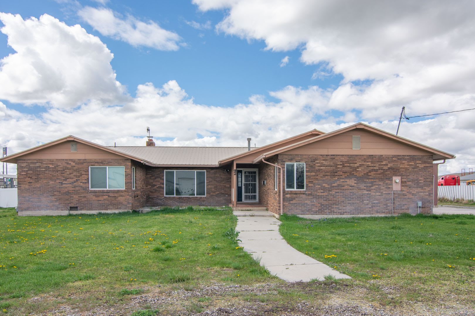 Spacious 3 Bed 2 Bath Brick Home with RV Parking, Shop Space & Large Yard in Tremonton! – photo 4