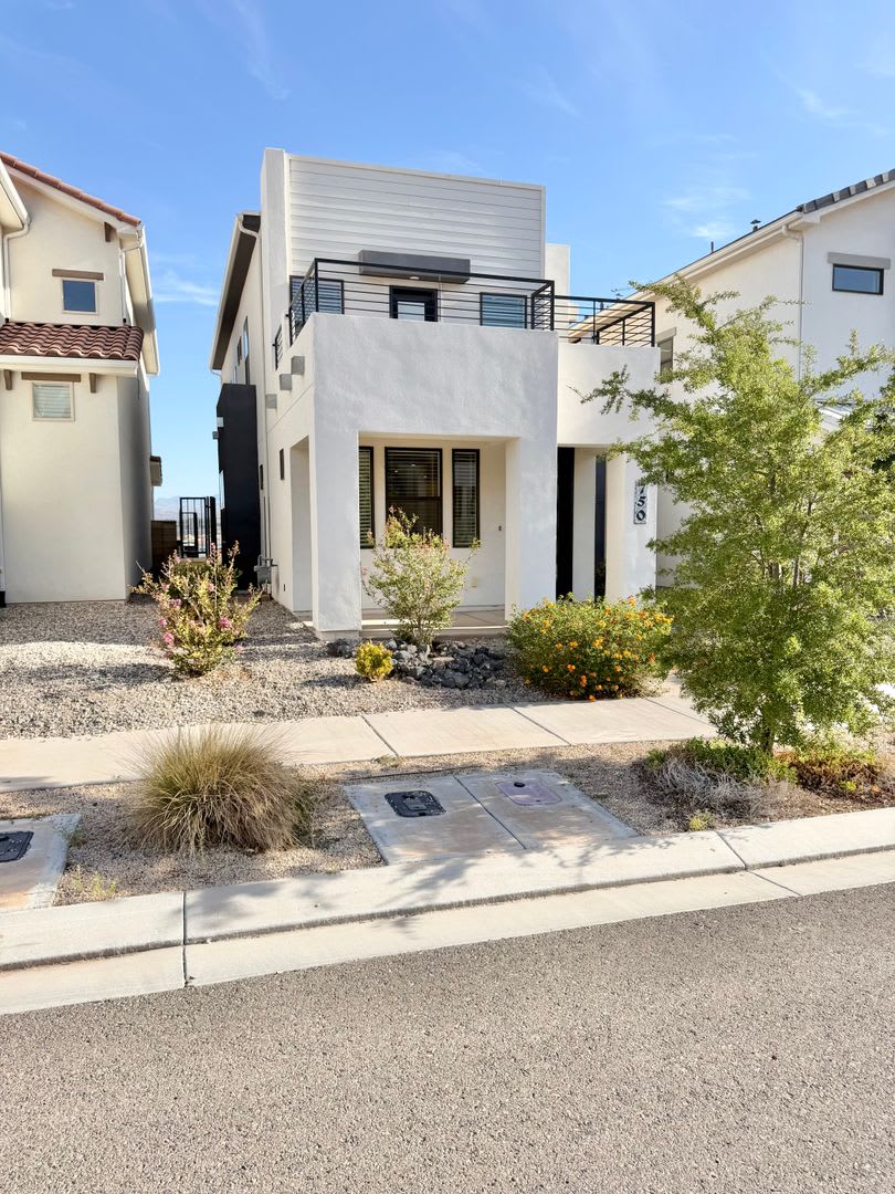 Gorgeous Desert Color Home with Internet Included! – photo 3