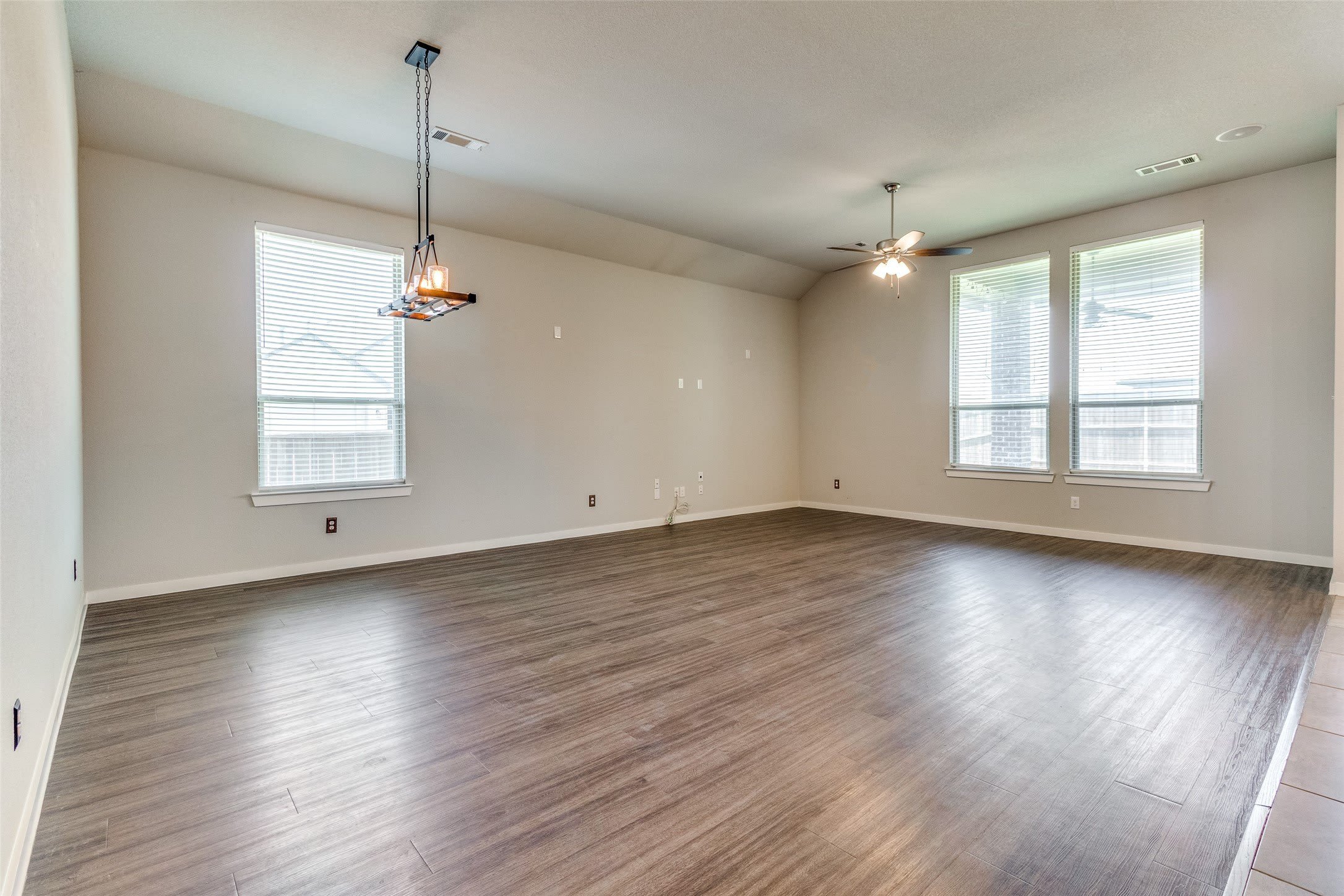 1130 Chatsworth Drive – photo 5