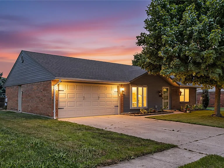 1221 Warwick Drive – photo 1