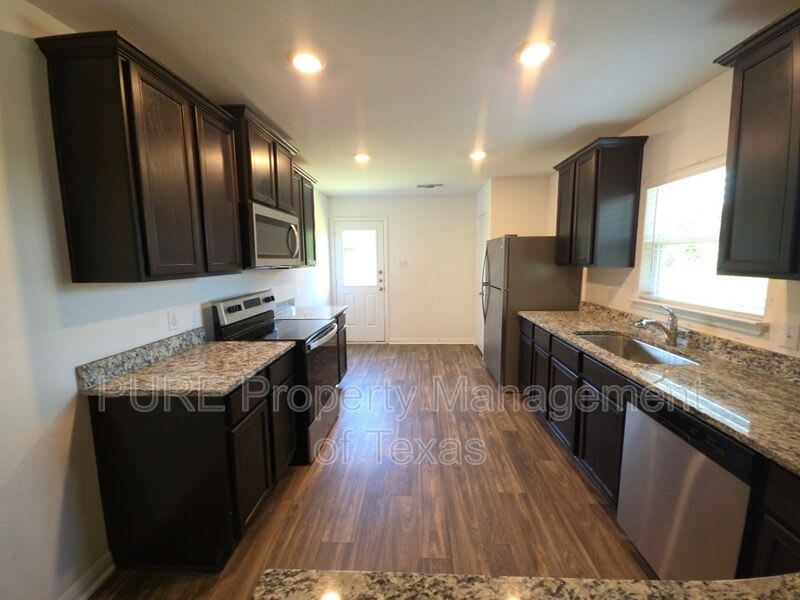 317 Riverdale Dr – photo 4