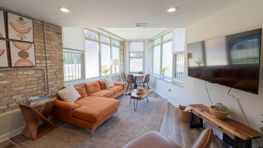 2048 W Touhy Ave – photo 5