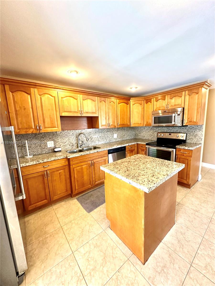 3101 Southwest 67th Avenue – photo 5
