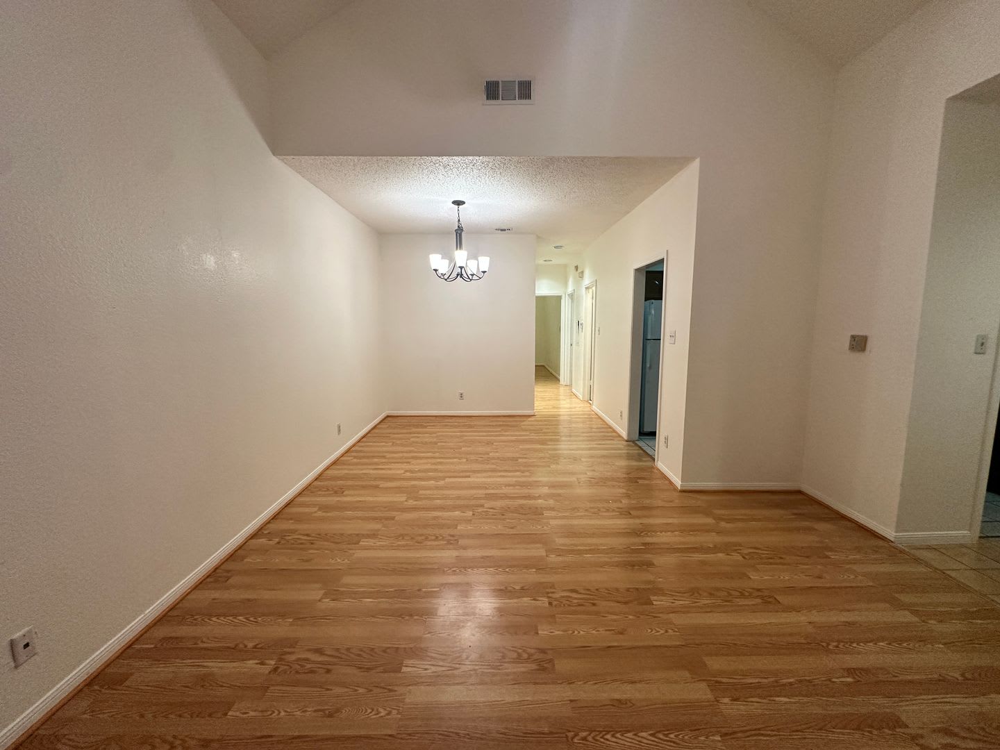 UT PRE LEASE: West Campus 2bd / 2ba Cathedral ceilings, Huge windows, Good Roommate floor-plan – photo 5