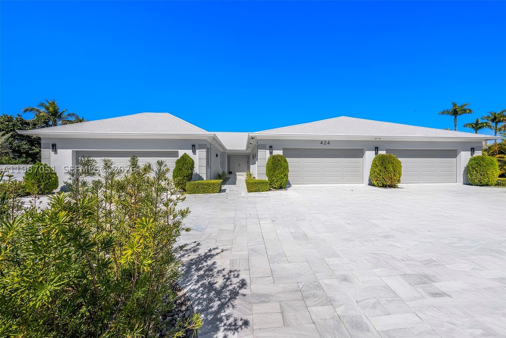 424 Alamanda Dr – photo 2