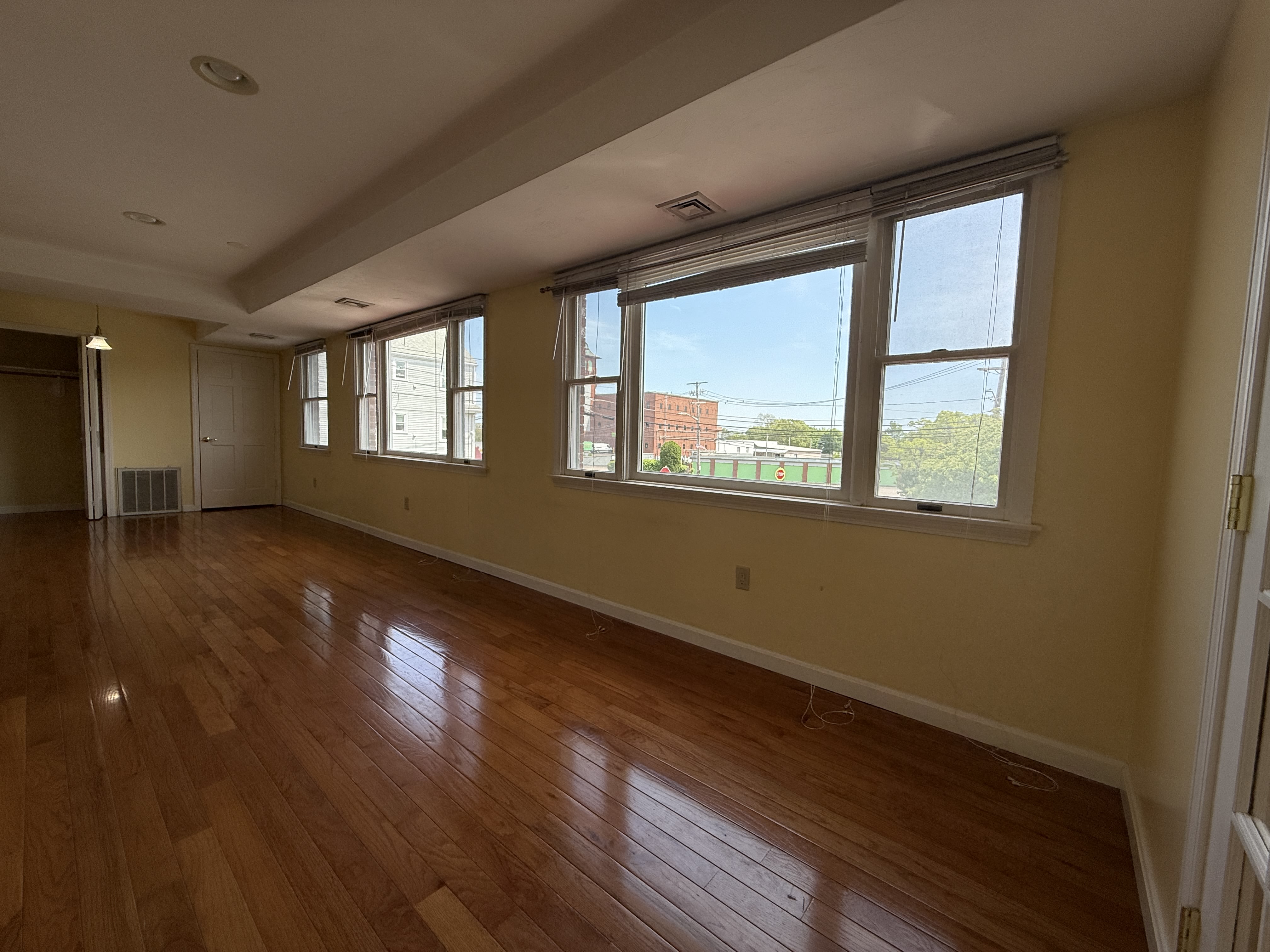 947 Washington St – photo 2