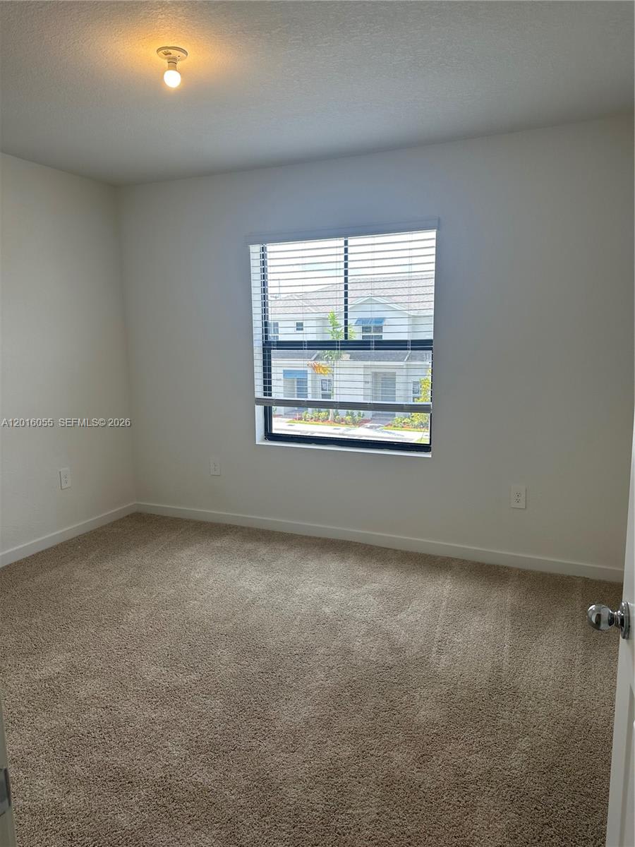 509 NE 1st Dr – photo 3
