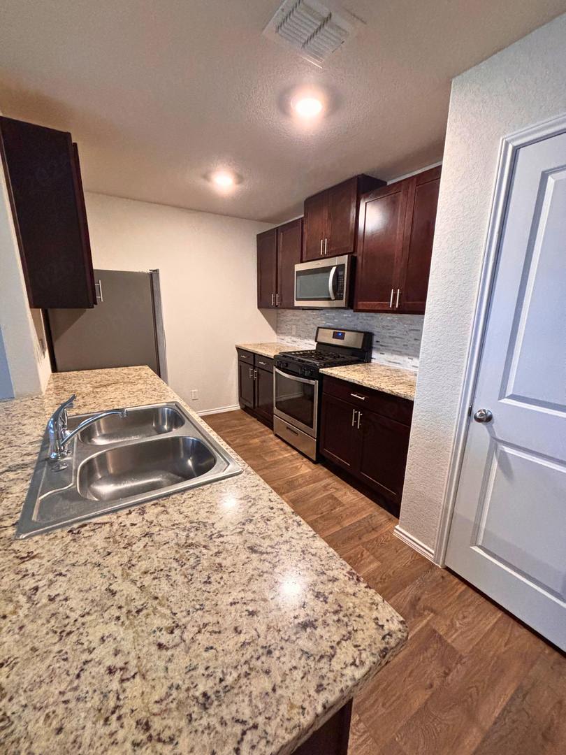 Move-In Special. 1 Month Free Rent with a 12-month lease – photo 5