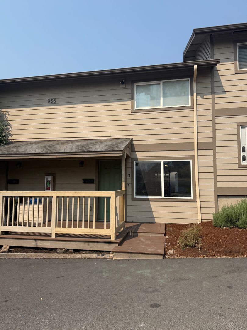 Newly Remodeled 2 Story Unit in Prineville – photo 1