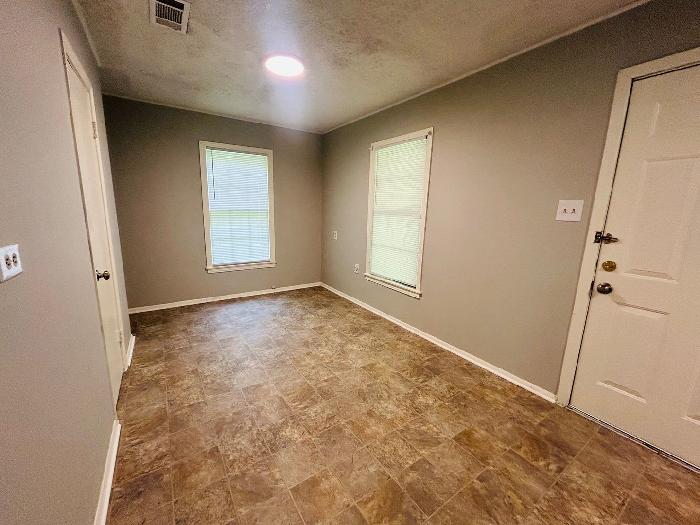 2 Bedroom Home in Heart of Texas – photo 3