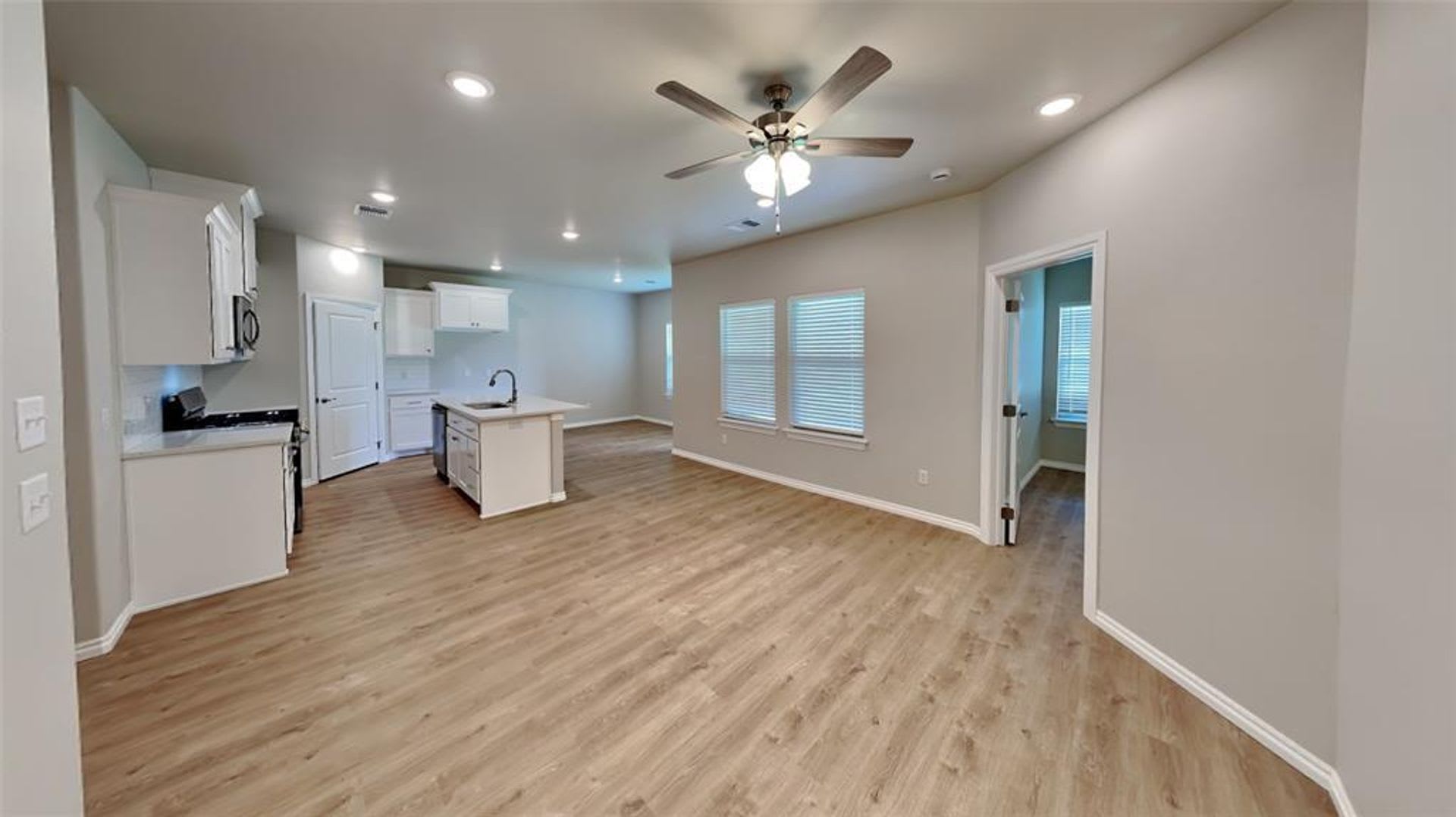 Luxury 2 Bedroom 2 Bathroom Cottage In 55 Community In Warr Acres Ok Leasing Special – photo 3