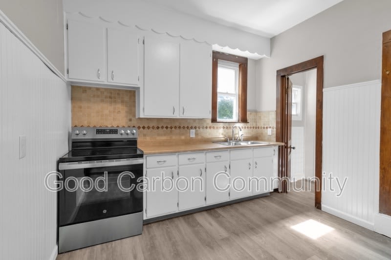 24 Lincoln Ave – photo 2