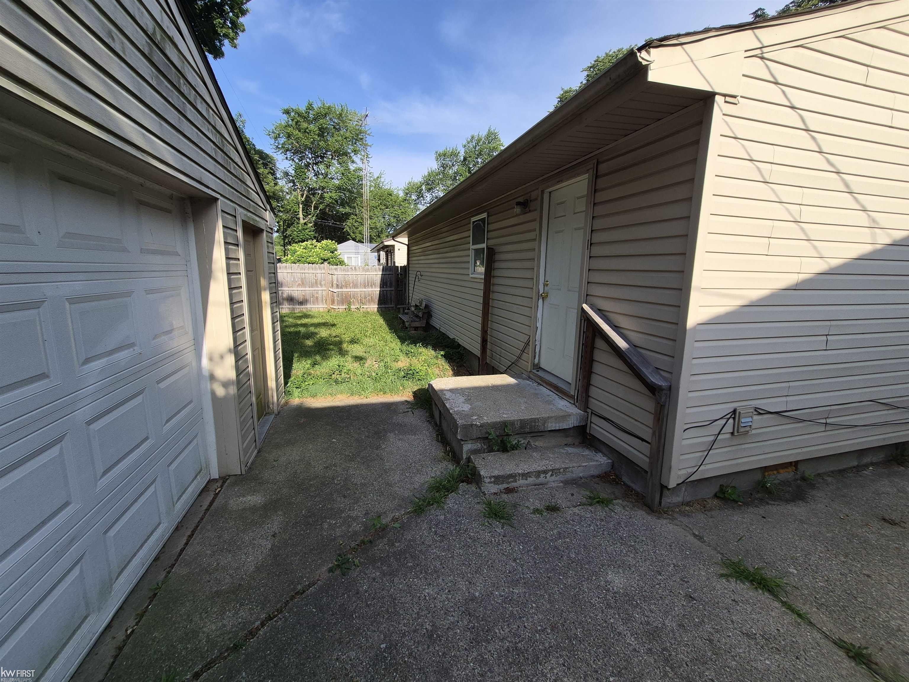 3118 Wyoming Avenue – photo 2