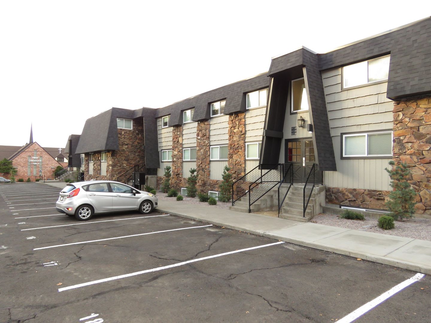 The Courtcrest Apartments – photo 3