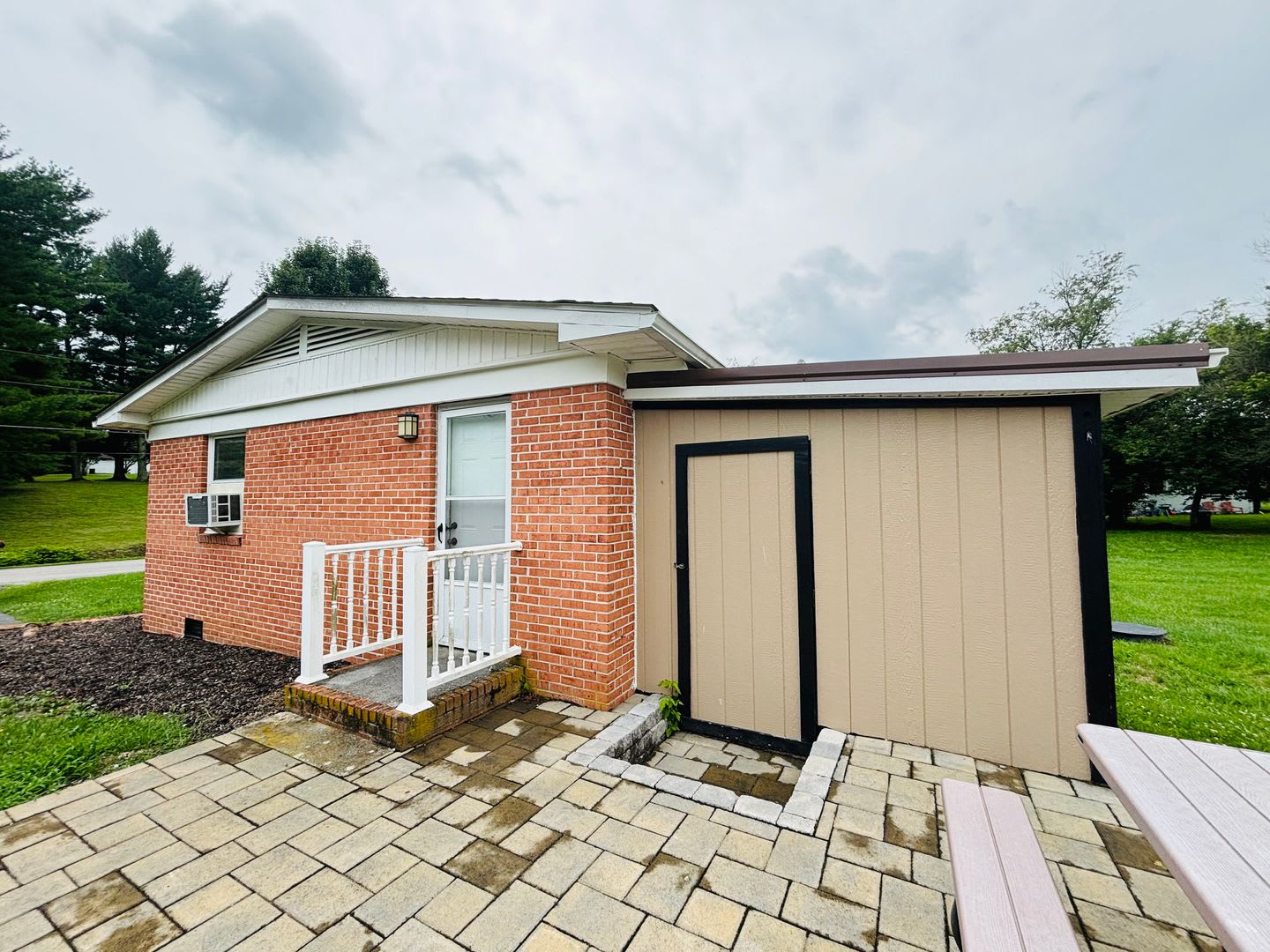 2 Bedroom 1 bath Duplex – photo 3