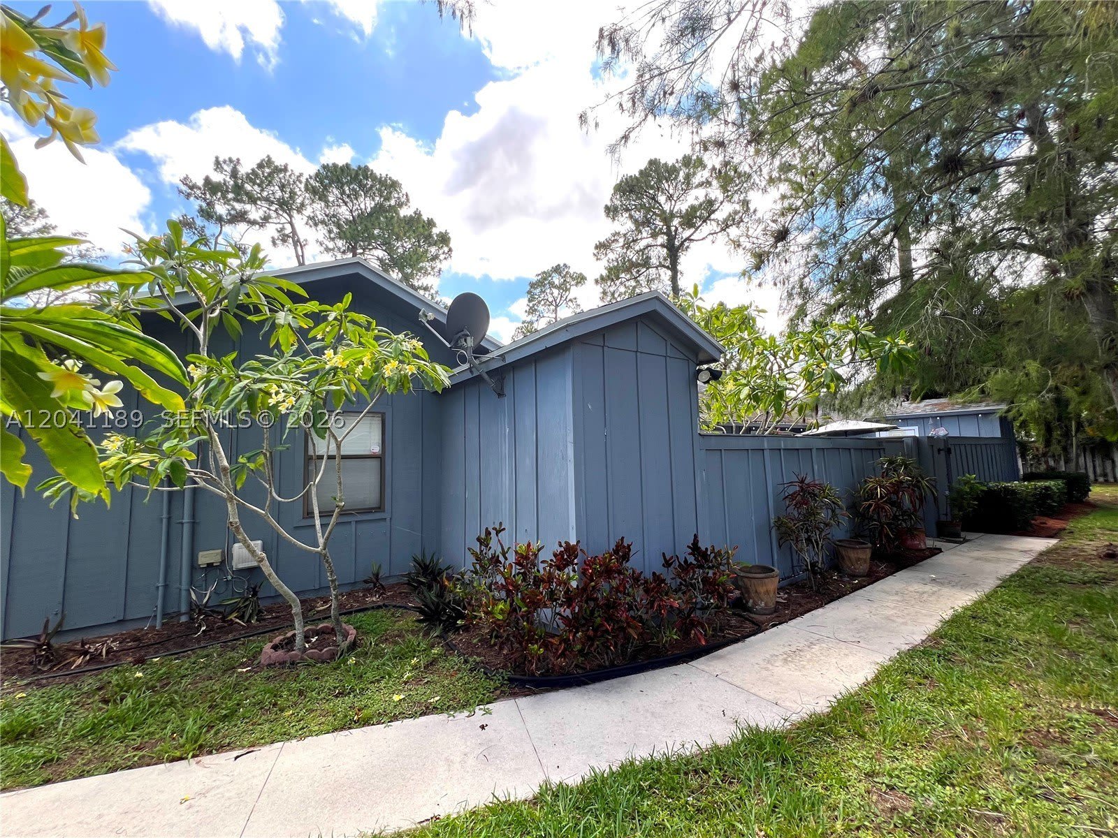 1077 Goldenrod Rd – photo 2