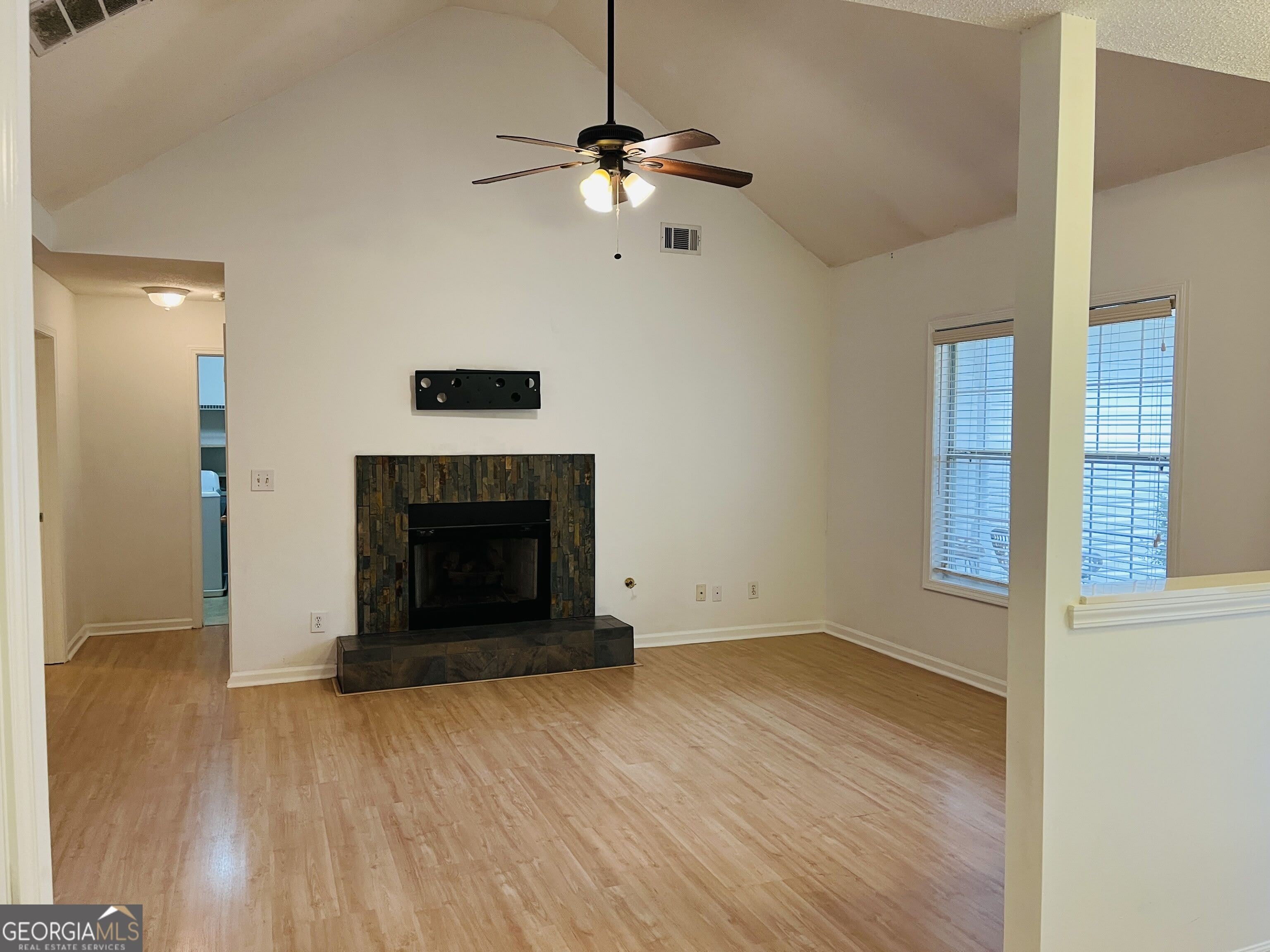 145 Riverside Drive – photo 4