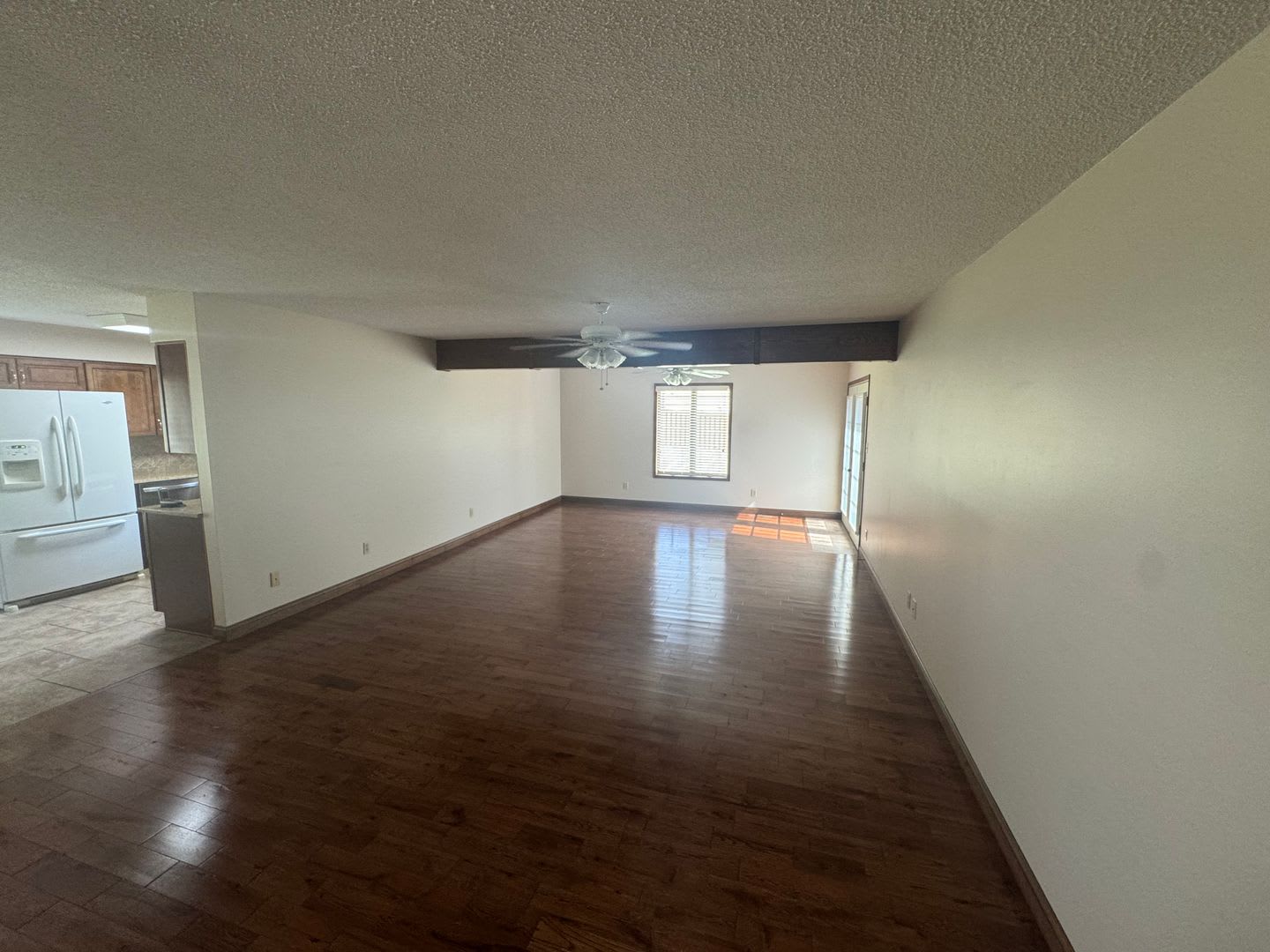 Move-In Ready! 605 E Maplewood St – photo 2