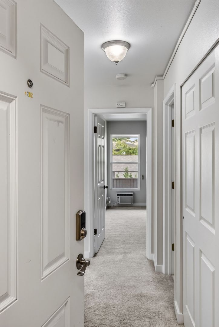 Fully Renovated Sun-Filled Downtown Bellevue Condo with Dual Balconies & Prime Walkable Location – photo 2