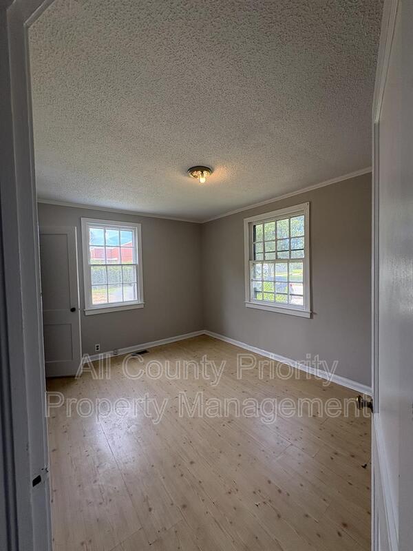 1004 Industrial Ave Ne – photo 5