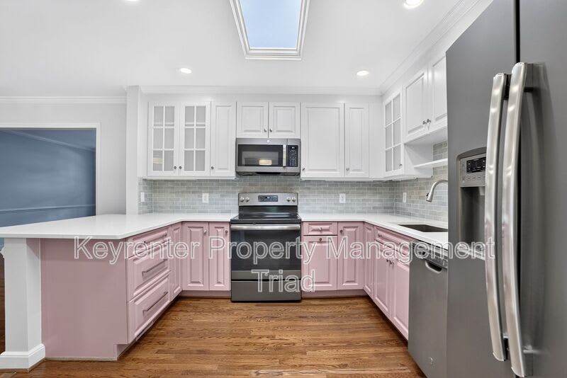 2408 Hawthorne St – photo 3