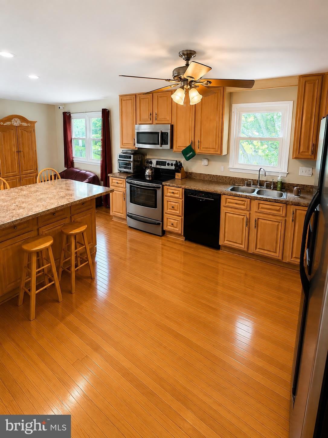 212 Dauntly Street – photo 3