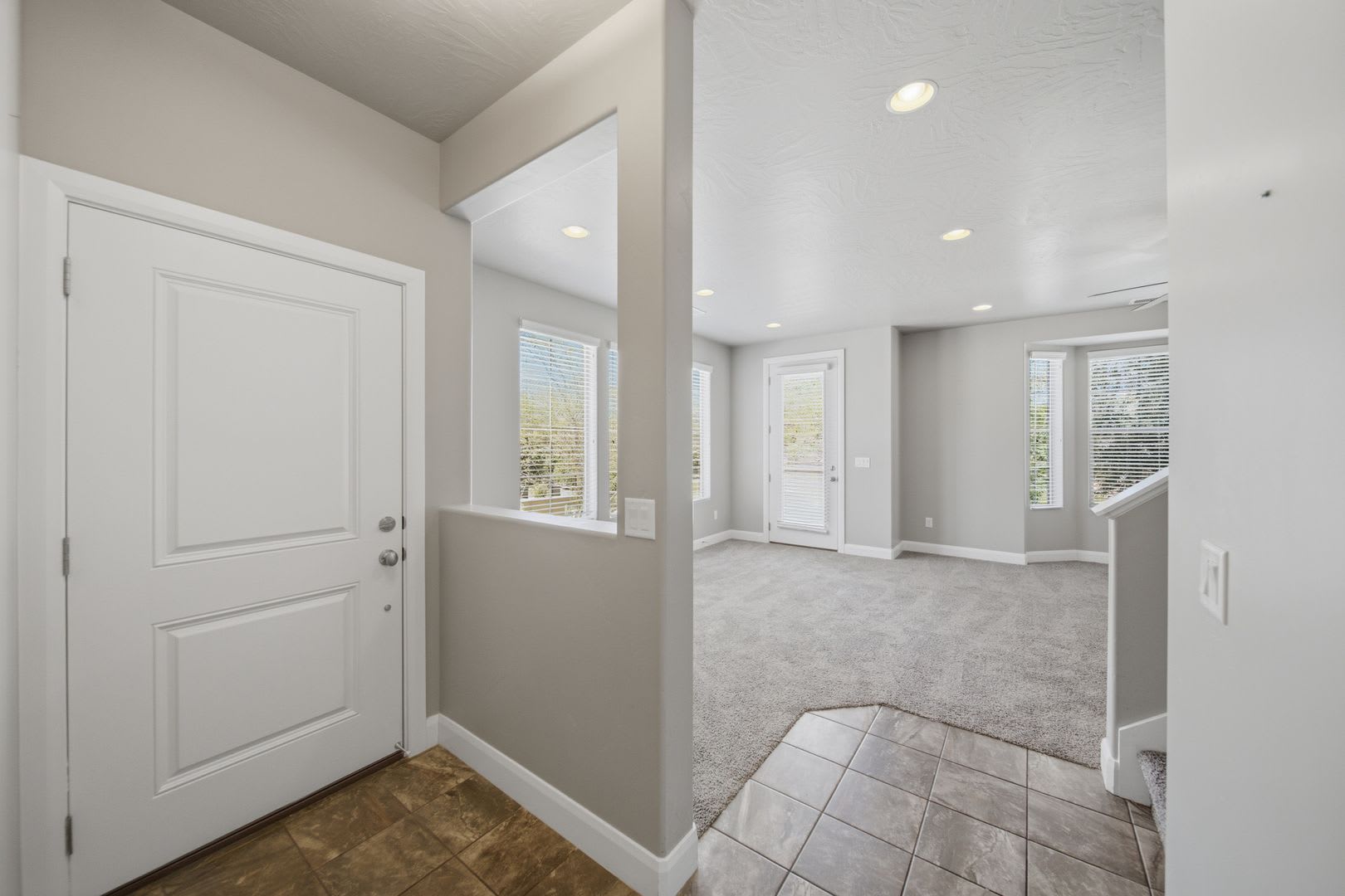 Bright & Spacious 3 bedroom Townhome – photo 4