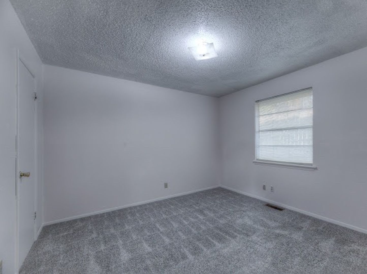 Updated 2 Bedroom Duplex With Attached Garage Covered Patio Move In Ready – photo 2