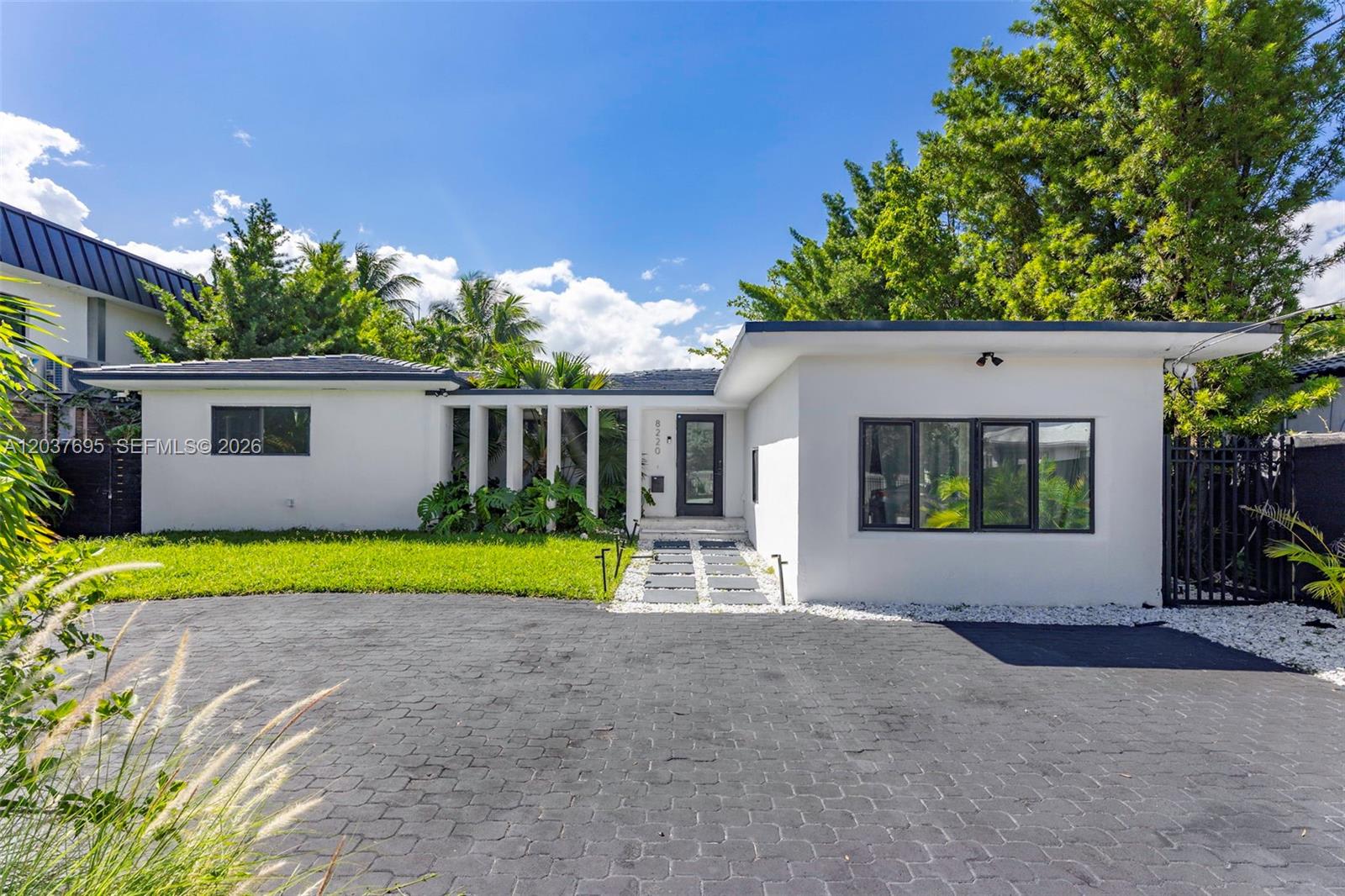 8220 Hawthorne Avenue – photo 3