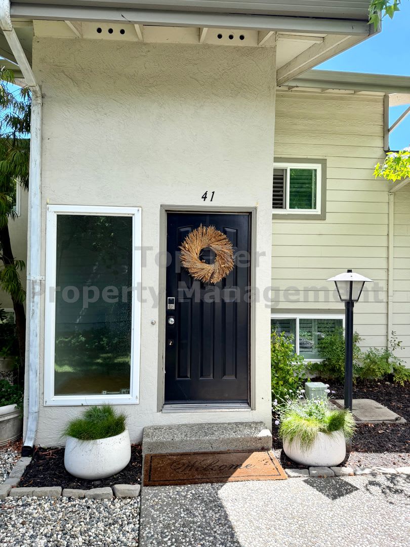 Amazing Views In This Beautiful 2 Bed 2 5 Bath 1 472 Sqft Pleasant Hill Townhouse Available Now For Lease – photo 2