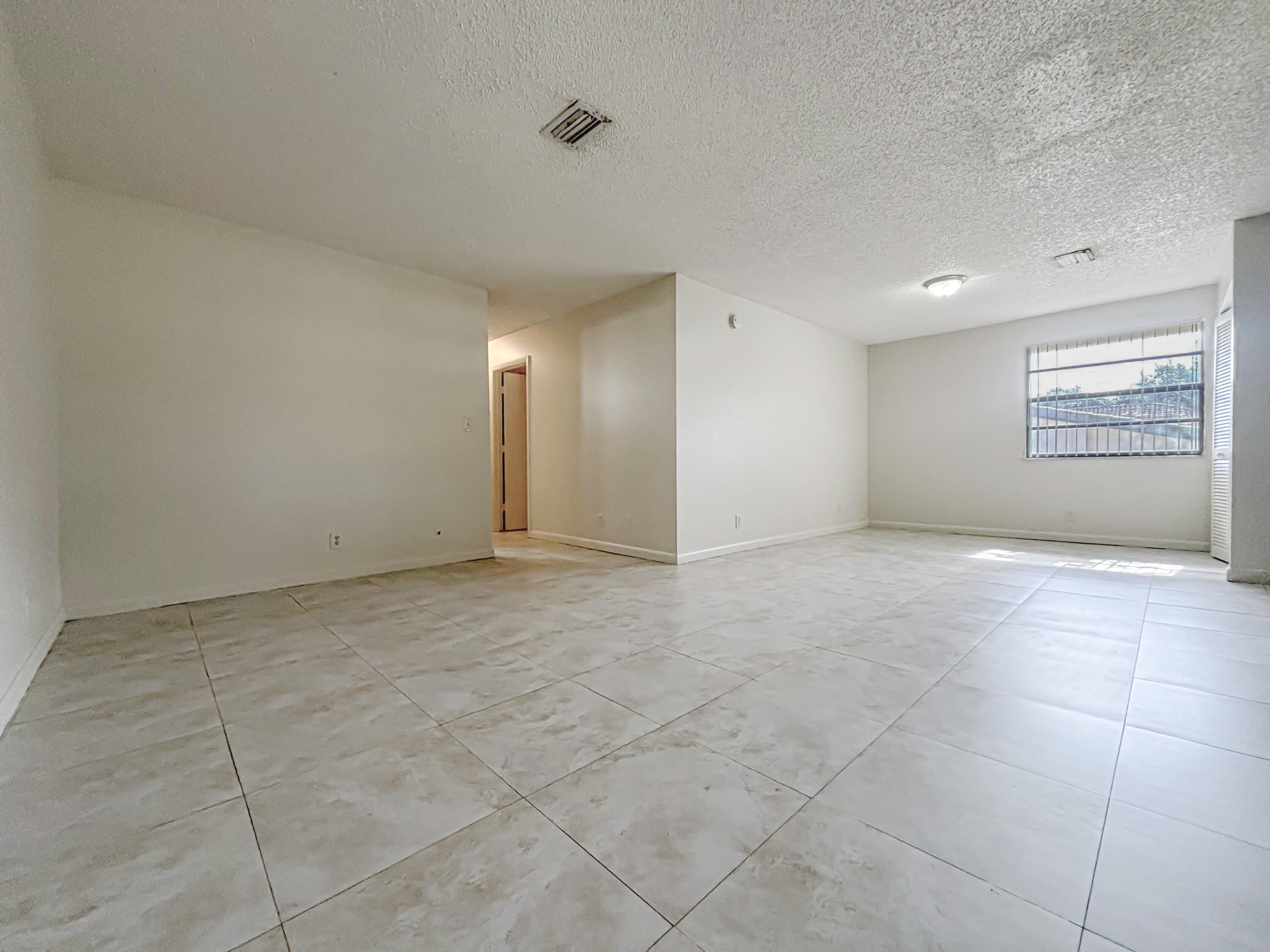 10901 NW 45th Street – photo 3
