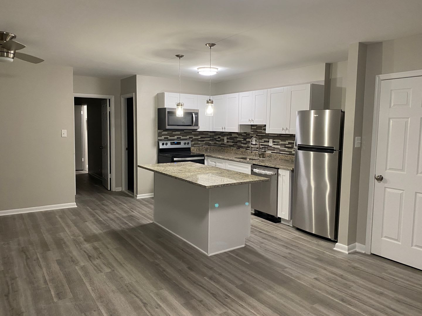 Spacious 1 Br Unit Near Dining and Shopping – photo 2