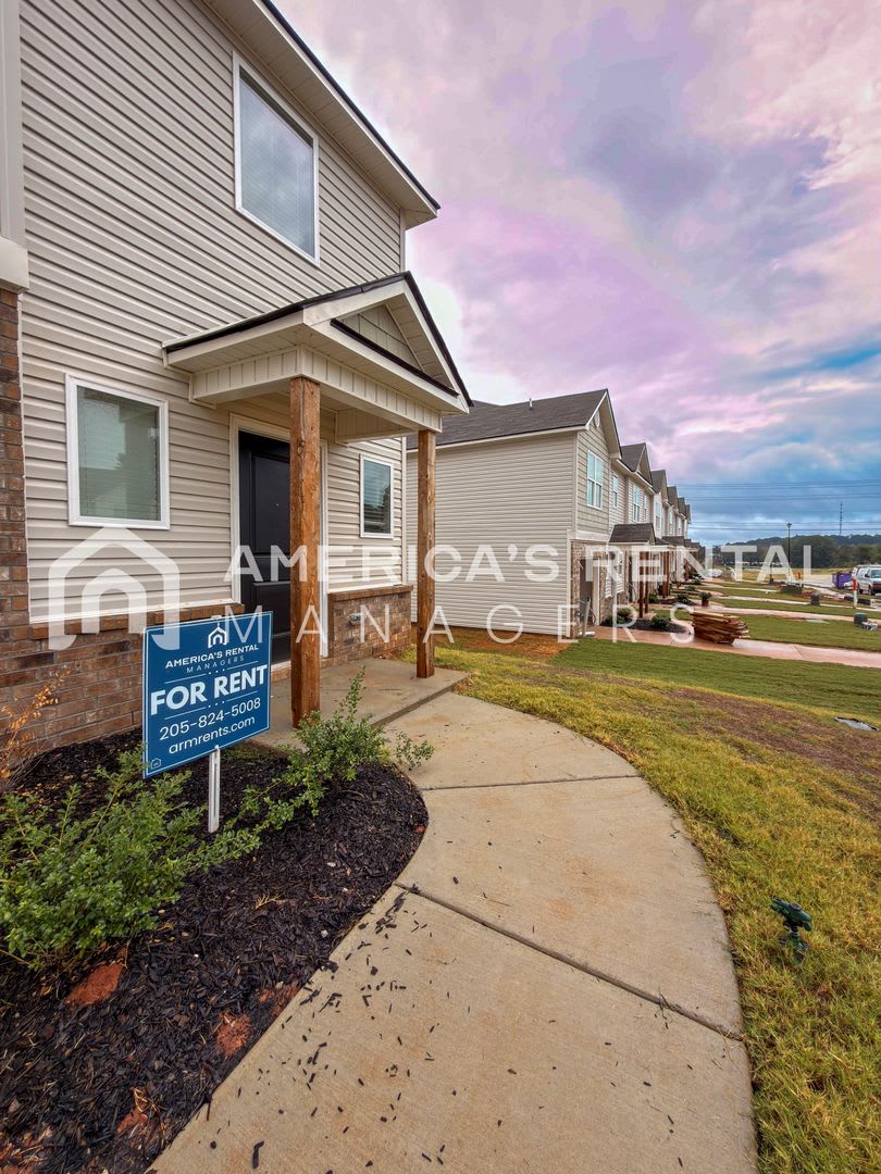 End Unit Townhome for Rent in Decatur, AL!! Available to View with 48 Hour Notice!!! – photo 3
