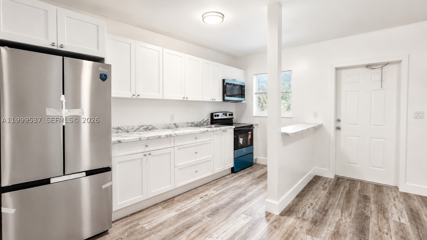 5549 NE Miami Ct – photo 3