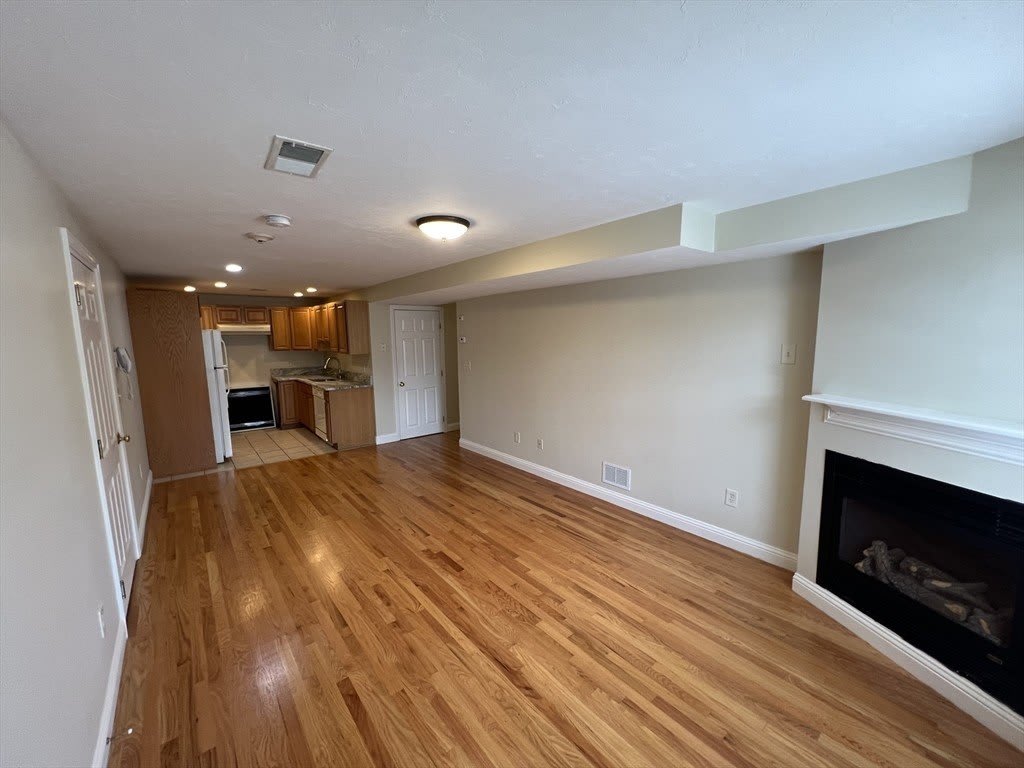 1135 Washington St – photo 4