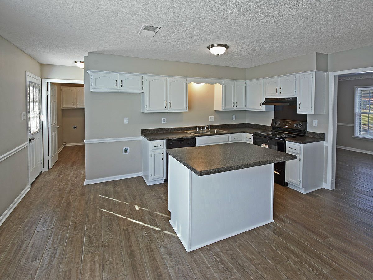 4 Bedroom, 2.5 Bathrooms Near S Germantown Rd and Winchester – photo 5