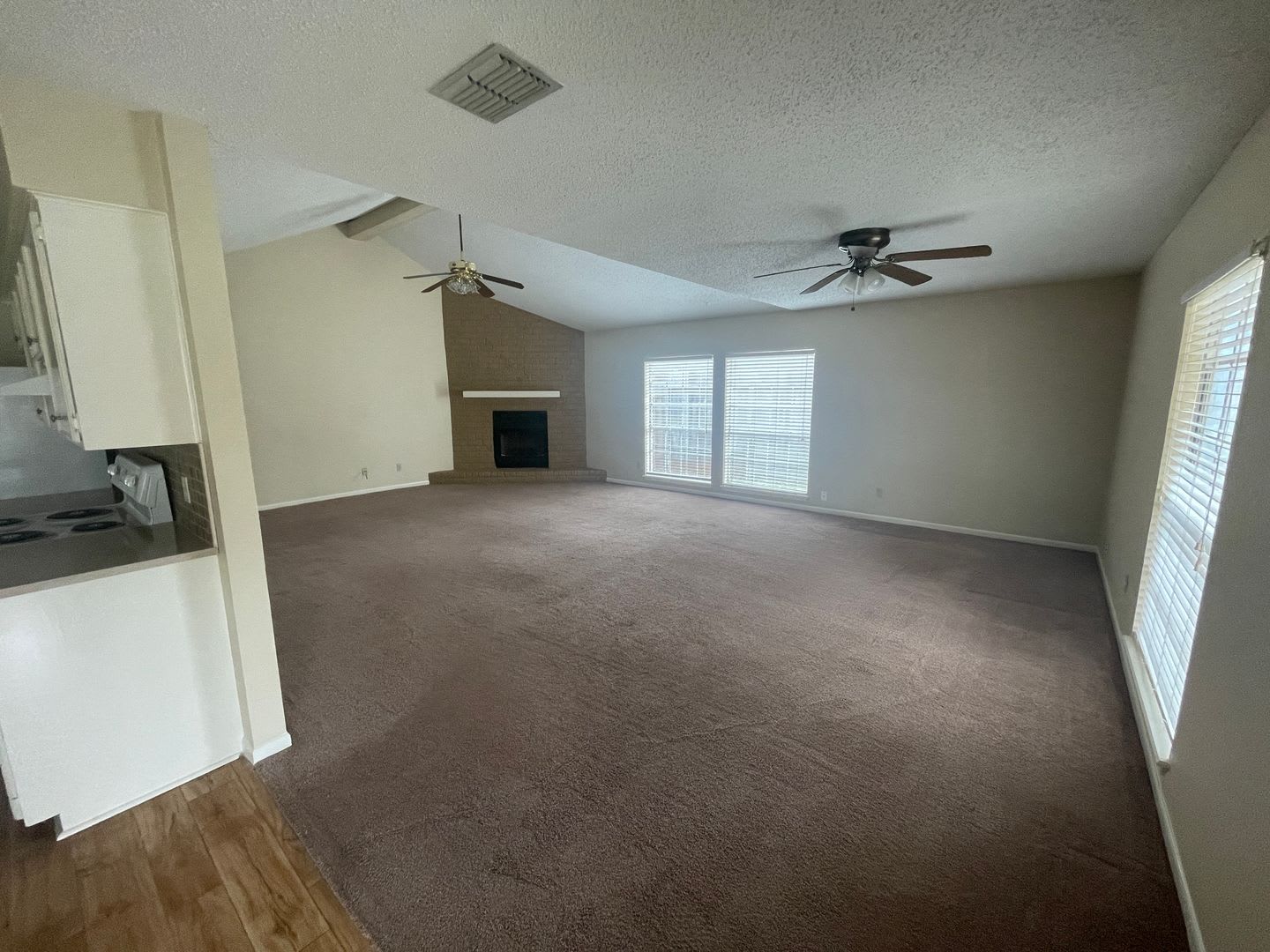 Charming Southside 3-Bedroom, 2-Bath Home for Lease – photo 4