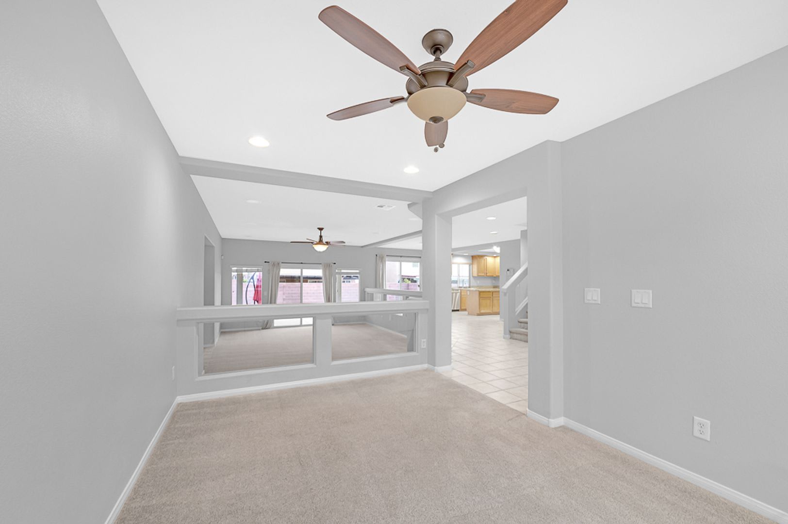 MOVE-IN READY GORGEOUS 4-BEDROOM HOME WITH POOL! – photo 4