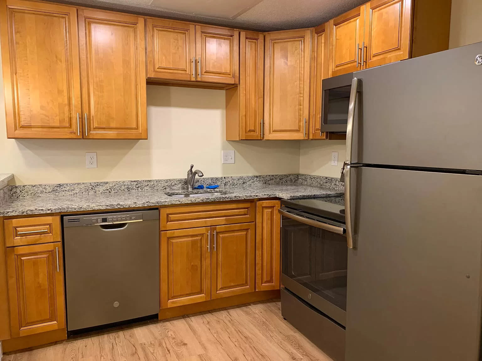 Essex Apartments – photo 3