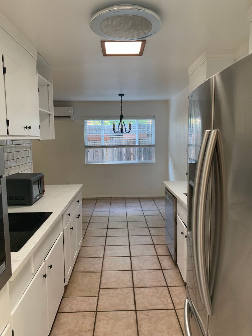 Updated 3-Bedroom Home Near Chestnut Park-$800 Off First Month's Rent – photo 2