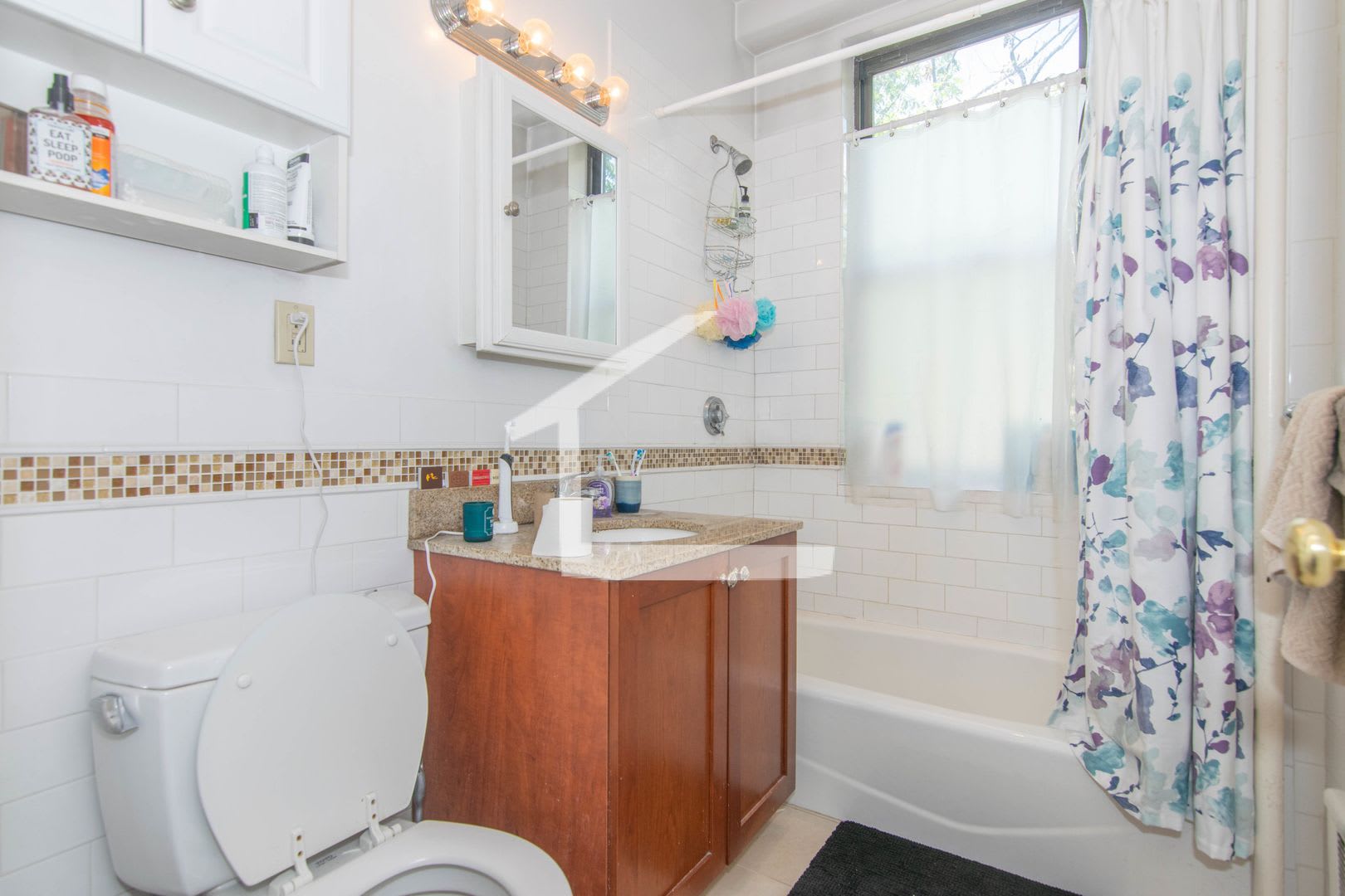 Beautifully Updated 3 Bed Unit Next To The Green Line In Allston – photo 4